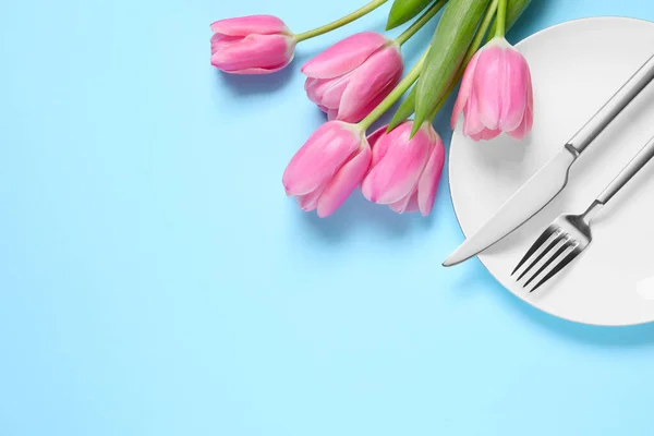 Stylish Table Setting Cutlery Tulips Light Blue Background Flat Lay — Stock Photo, Image