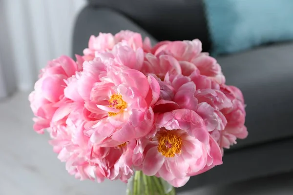 Beau Bouquet Pivoines Roses Vase Intérieur Gros Plan — Photo