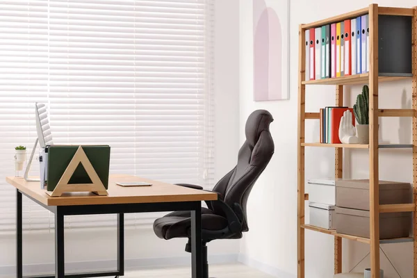 Mesa Cadeira Confortável Escritório Moderno Design Interiores — Fotografia de Stock