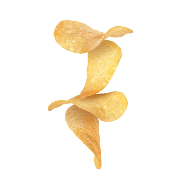 Stapel Von Leckeren Kartoffelchips Fallen Auf Weißem Hintergrund — Stockfoto