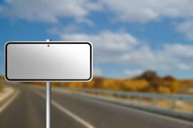 Boş asfalt yolda boş yol işareti, metin için boşluk