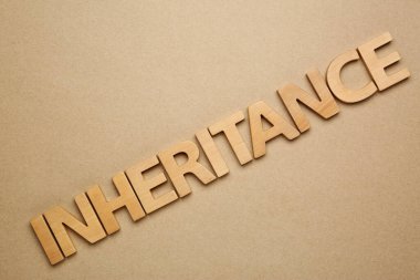 Kelime miras olarak bej arka planda ahşap harfler, düz yatıyordu