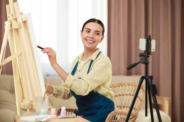 自宅でオンライン絵画のレッスンを行う教師 趣味の時間 — ストック写真