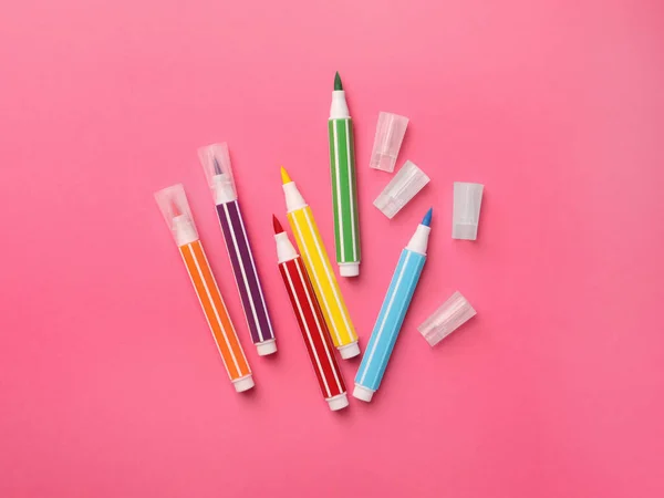 Many Bright Markers Pink Background Flat Lay — Foto de Stock