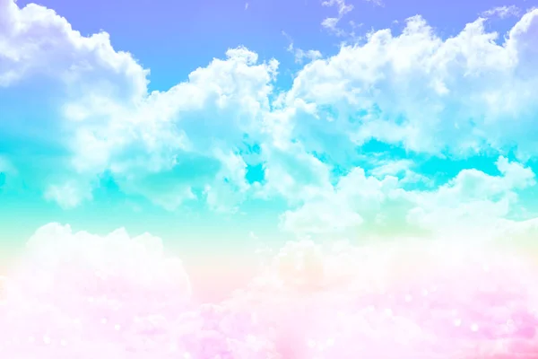 Cielo Mágico Con Nubes Esponjosas Tonificadas Colores Arcoíris — Foto de Stock