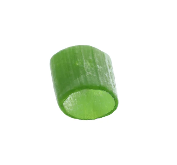 Kawałek Świeżej Zielonej Cebuli Izolowany Białym — Zdjęcie stockowe