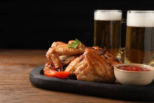 Mugs Beer Delicious Baked Chicken Wings Sauce Wooden Table — Stock Photo, Image