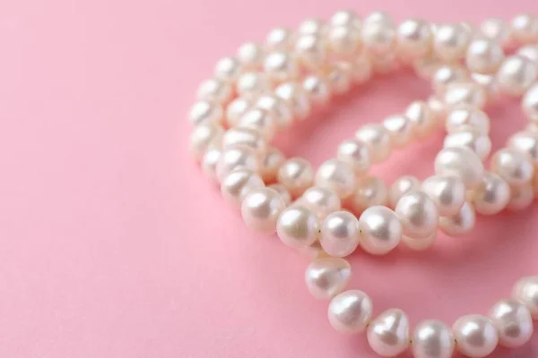 Elegant Necklace Pearls Pink Background Closeup Space Text — Fotografia de Stock