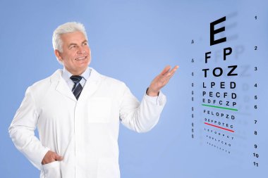 Vizyon testi. Soluk mavi arkaplan üzerindeki göz grafiğine bakan oftalmolog veya optometrist