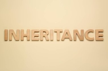 Kelime miras olarak bej arka planda ahşap harfler, düz yatıyordu