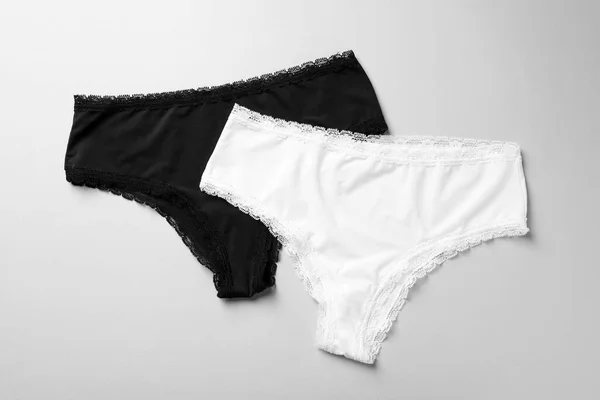 Kvinnors Underkläder Ljusgrå Bakgrund Platt Låg — Stockfoto