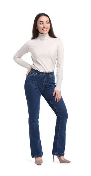 Beyaz Arka Plan Üzerinde Şık Jeans Genç Kadın — Stok fotoğraf