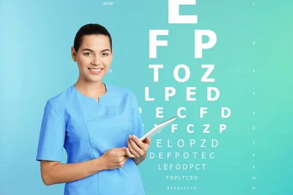 Test Vision Ophtalmologiste Optométriste Tableau Oculaire Sur Fond Dégradé Bleu — Photo