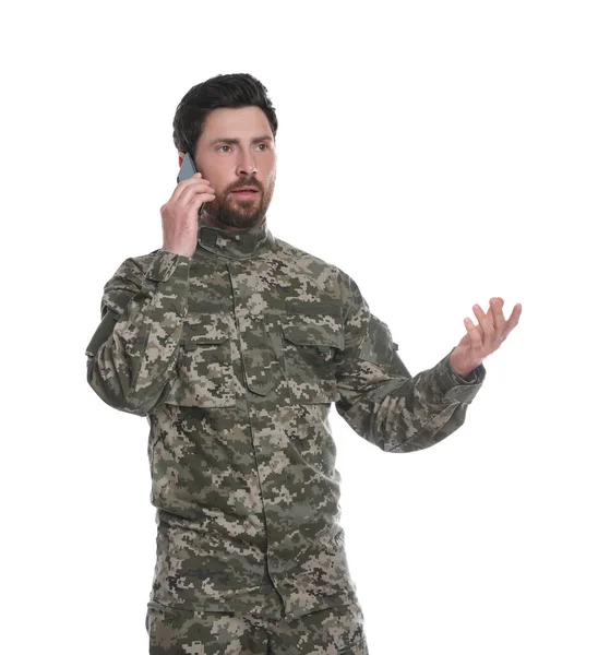 Soldado Emocional Falando Telefone Contra Fundo Branco Serviço Militar — Fotografia de Stock