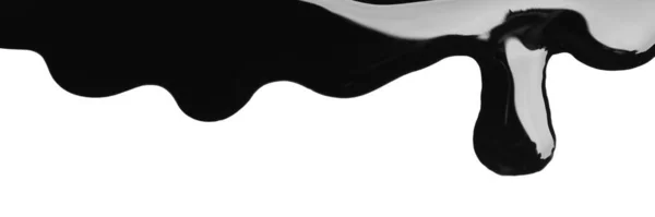 Czarna Błyszcząca Farba Rozlana Białym Tle Widok Góry — Zdjęcie stockowe