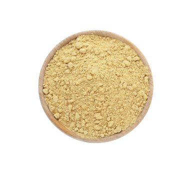 Beyaz arka planda ahşap kasede Aromatik hardal tozu, üst manzara.