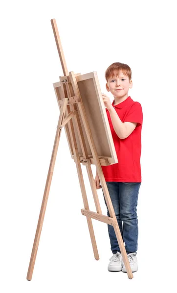 Mały Chłopiec Maluje Białym Tle Używając Sztalugi Trzymania Płótna — Zdjęcie stockowe