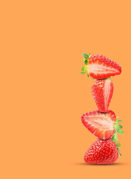 Montón Fresas Frescas Sobre Fondo Naranja Espacio Para Texto —  Fotos de Stock