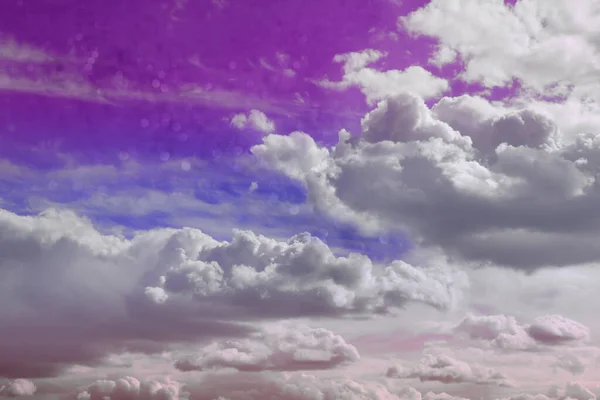 Magisk Himmel Med Fluffiga Moln Tonade Ljusa Färger — Stockfoto