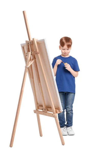 Kleine Jongen Schilderen Tegen Een Witte Achtergrond Ezel Gebruiken Doek — Stockfoto
