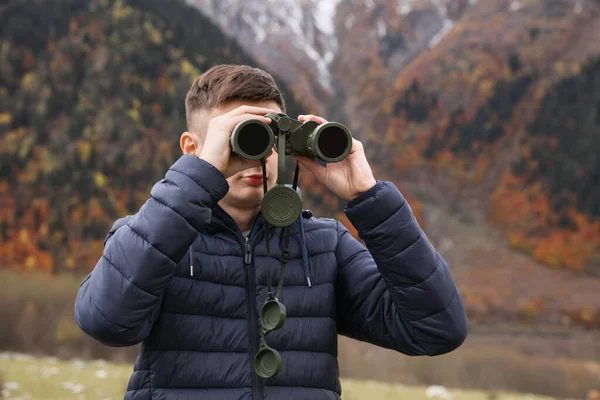 Boy Looking Binoculars Beautiful Mountains — 스톡 사진