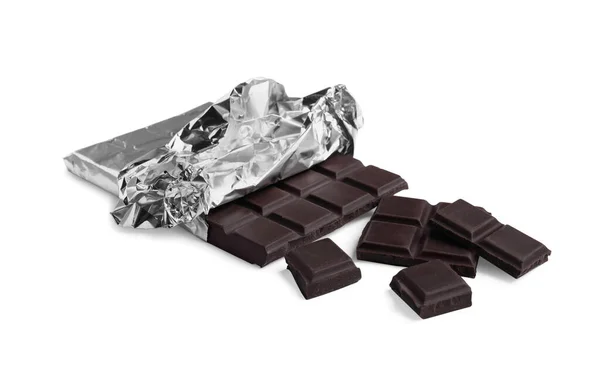 Finom Étcsokoládé Szeletek Fehér Alapon — Stock Fotó