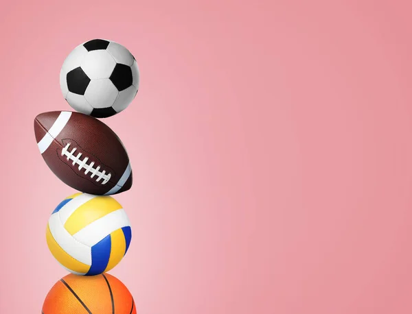 Stapel Van Verschillende Sport Ballen Roze Achtergrond Ruimte Voor Tekst — Stockfoto
