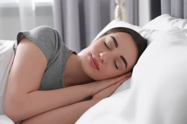 Beautiful Young Woman Sleeping Soft Bed Home — Stock Photo, Image