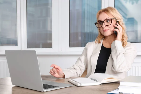 Lady Boss Talking Smartphone Laptop Office Successful Businesswoman — Foto de Stock
