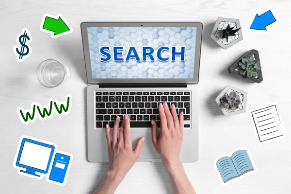 Search Engine Optimization Seo Inglês Copywriter Trabalhando Laptop Mesa Madeira — Fotografia de Stock