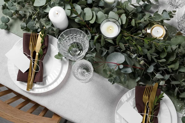 Güzel Dekorlu Boş Kartlı Lüks Masa Ayarları Şenlikli Yemek — Stok fotoğraf