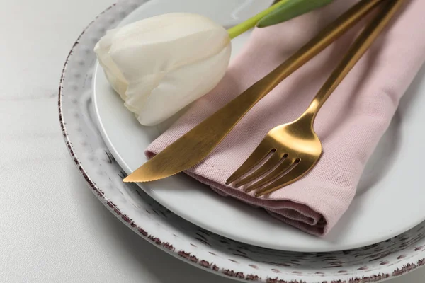 대리석 튤립을 아름다운 탁자를 클로즈업하는 — 스톡 사진