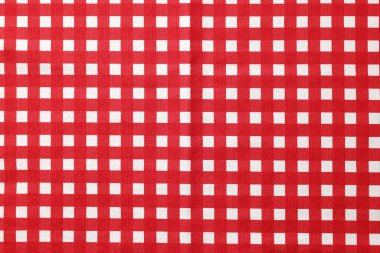 arkaplan olarak kırmızı kareli masa örtüsü, üst görünüm