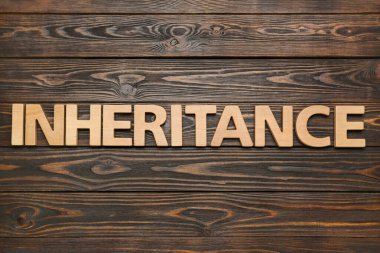 Tahta arka planda harflerle yazılmış kelime, düz yatıyordu.