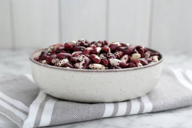 Kuru fasulyeli kase, yakın plan.