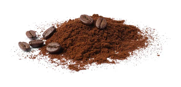 Heap Van Gemalen Koffie Bonen Witte Achtergrond — Stockfoto