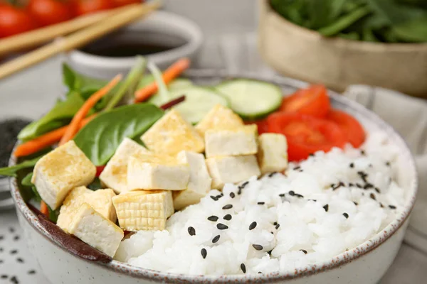 Délicieux Poke Bowl Aux Légumes Tofu Mesclun Gros Plan — Photo