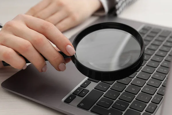 Woman Holding Magnifier Laptop Wooden Table Closeup Online Searching Concept — Stock Photo, Image