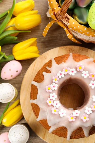 Delicious Easter Cake Decorated Sprinkles Painted Eggs Tulips Wooden Table — 图库照片