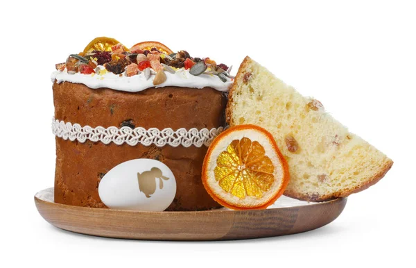 Traditioneller Osterkuchen Mit Trockenfrüchten Und Dekoriertem Auf Weißem Hintergrund — Stockfoto