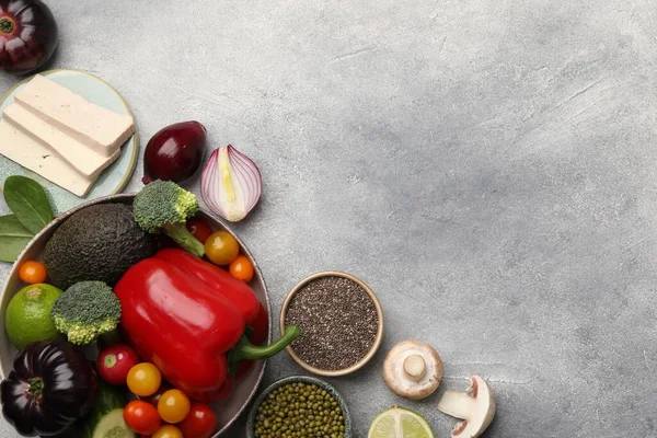 Különböző Zöldségek Szürke Asztalon Lapos Fektetés Hely Szövegnek Vegán Étrend — Stock Fotó