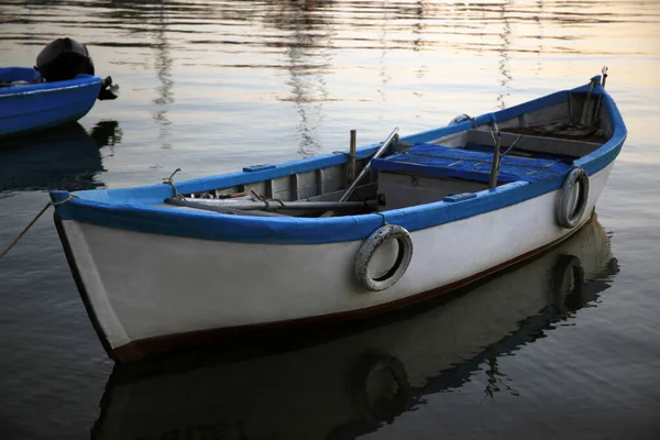 Вид Реку Пришвартованными Лодками Закате — стоковое фото