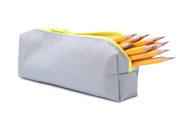 白い背景の鉛筆ケースに多くの鋭い鉛筆 — ストック写真