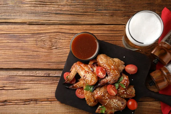 Glass Beer Delicious Baked Chicken Wings Sauce Wooden Table Flat — Stock Photo, Image