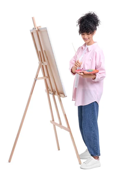 Jonge Vrouw Schilderen Ezel Met Doek Tegen Witte Achtergrond — Stockfoto