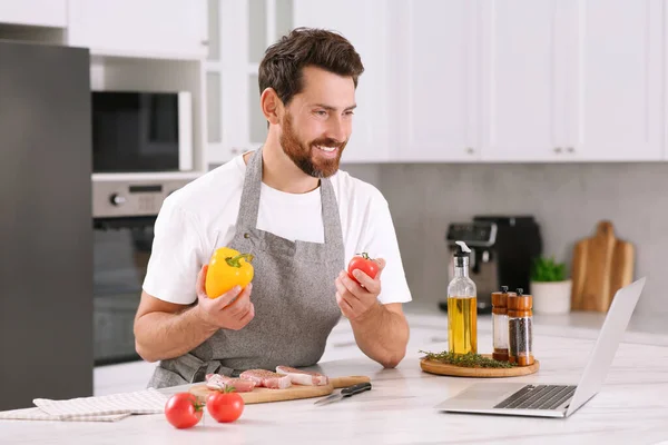 Man Making Dinner While Watching Online Cooking Course Laptop Kitchen — Stock Photo, Image