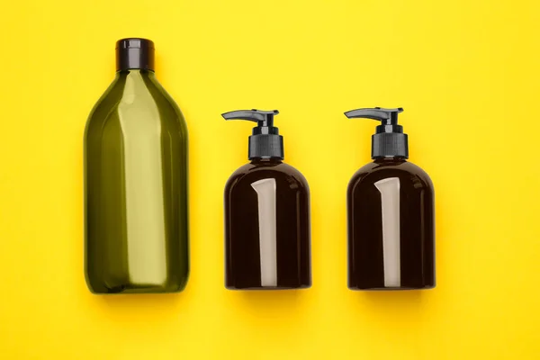 Bottles Shampoo Yellow Background Flat Lay — Φωτογραφία Αρχείου