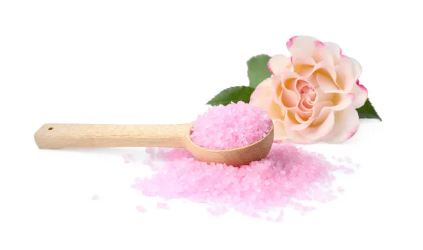 Houten Lepel Met Roze Zeezout Mooie Bloem Witte Achtergrond — Stockfoto