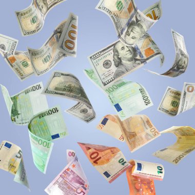 Para değişimi. Açık mavi arkaplana düşen çok sayıda dolar ve euro banknotları