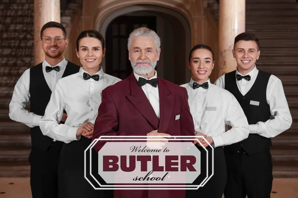 Grupa Młodych Stażystów Nauczycielem Hotelu Tekst Witamy Butler School — Zdjęcie stockowe